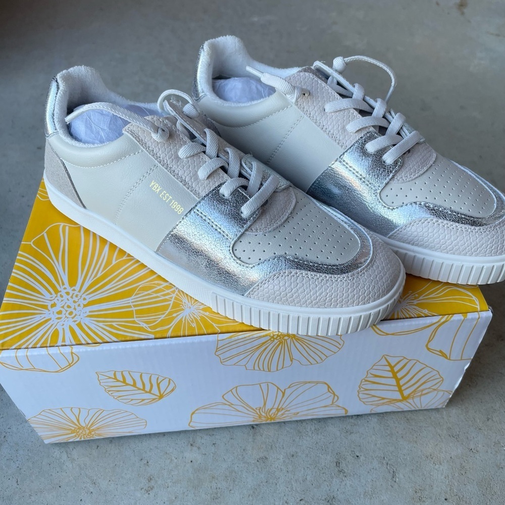 Yellow Box Draton Slip-On Women’s Sneaker with Silver Detail Size 7.5 New in Box - Picture 2 of 10